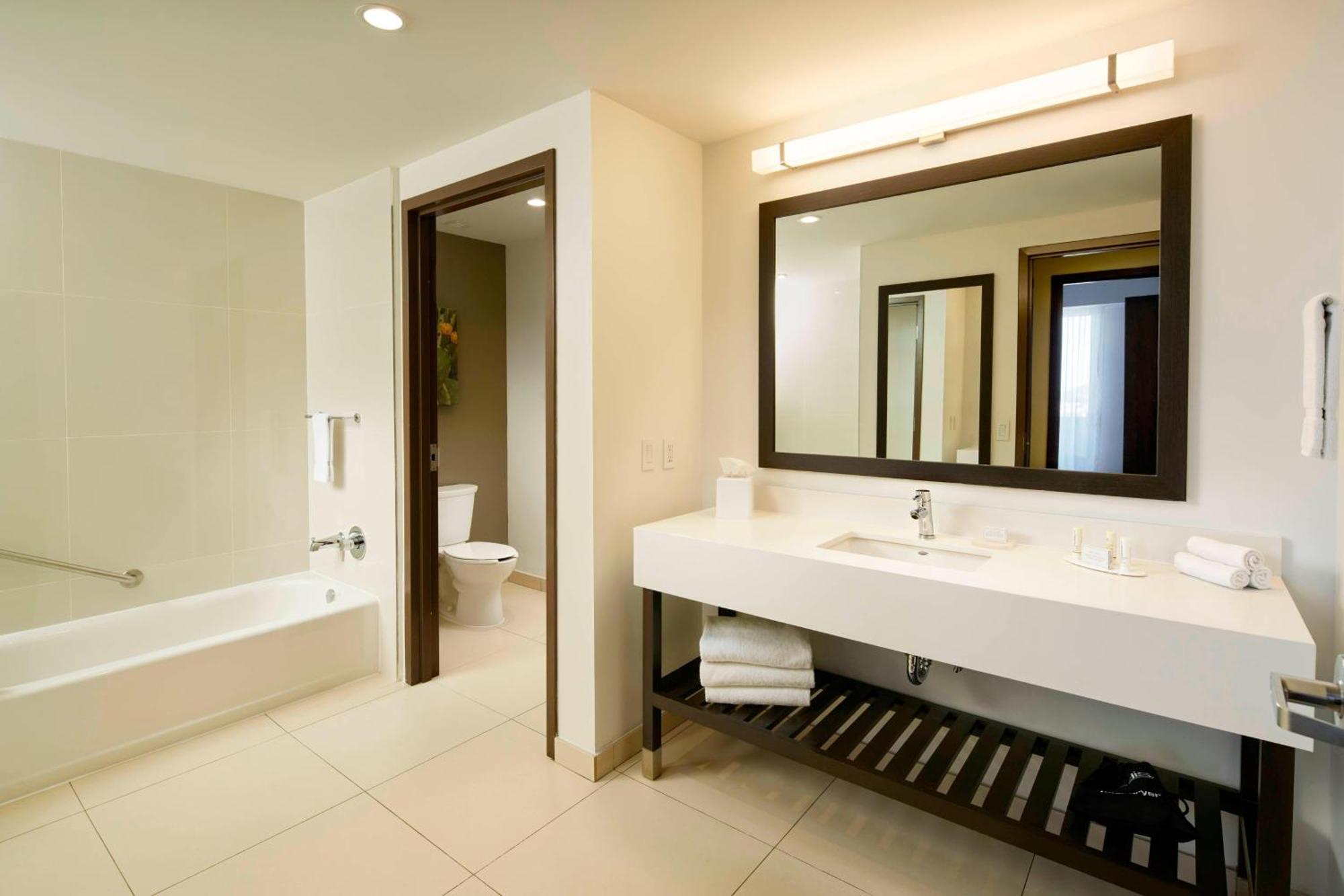Courtyard By Marriott Эрмосильо Экстерьер фото